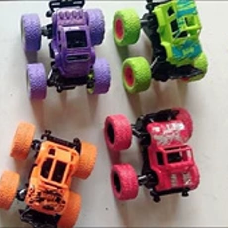 4歳からの四駆慣性オフロードカー特価2台セット子供おもちゃ耐衝撃車両