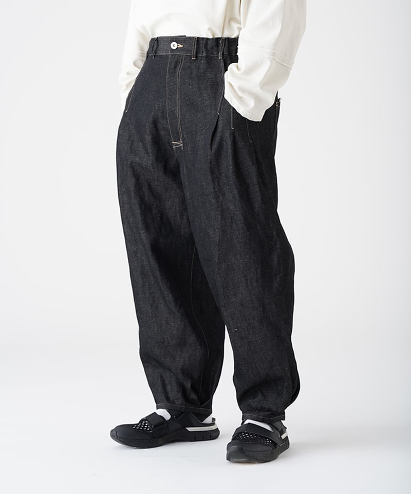 LOOSE SHIFT PLEATED JEANS - BLACK | Remind life
