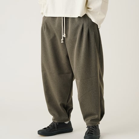 LOOSE SHIFT PLEATED PANTS-Brown-