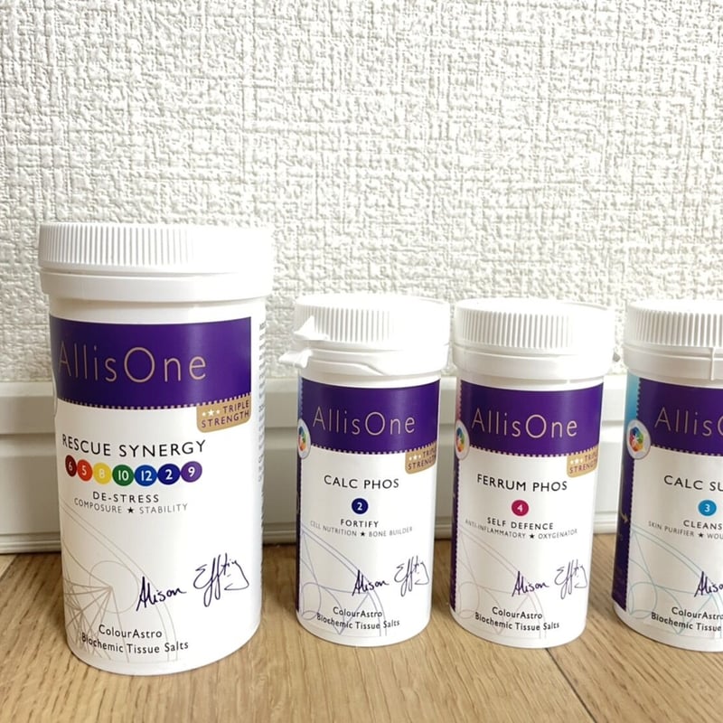 ヒルデガルドの宝石療法本とダイヤモンドを含む鉱物見本 ヒルデガルド