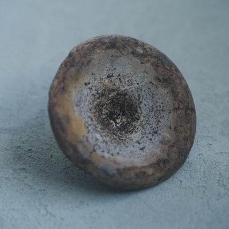 18世紀の陶器の蓋付きピッチャー
