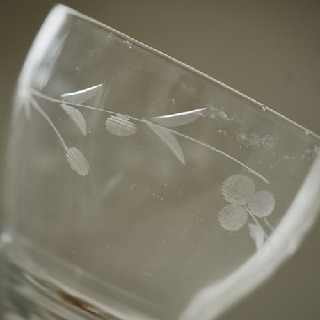 シンプルなお花のワイングラス