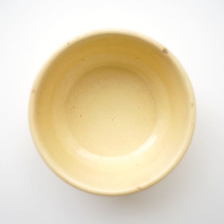 顔つきクリーム色の小鉢