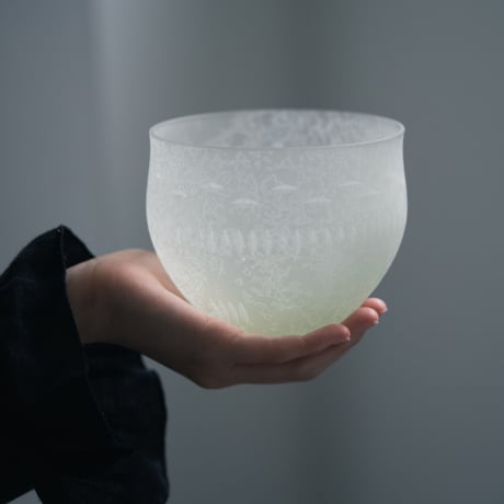 手に収まりのいい花器