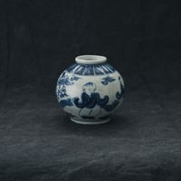 古染付・唐人物文 / 小壺
