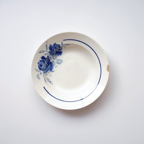 Badonviller （バドンヴィレー）青い薔薇のスープ皿（白漆ぎ）①