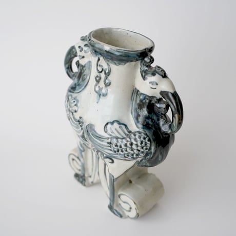 鳳凰がついた脚付・古陶花器