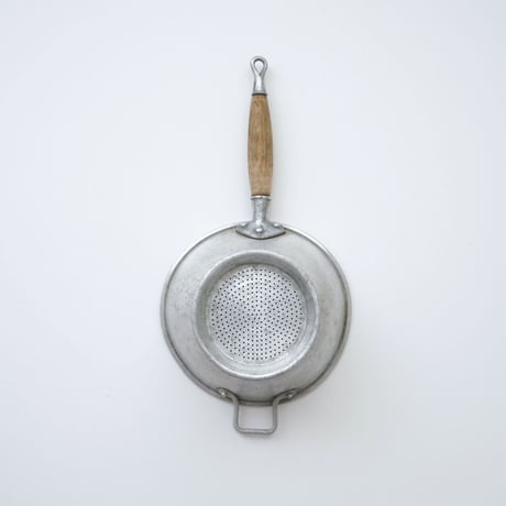 フランス・ビンテージ調理器具 / アルミの漉し器・木