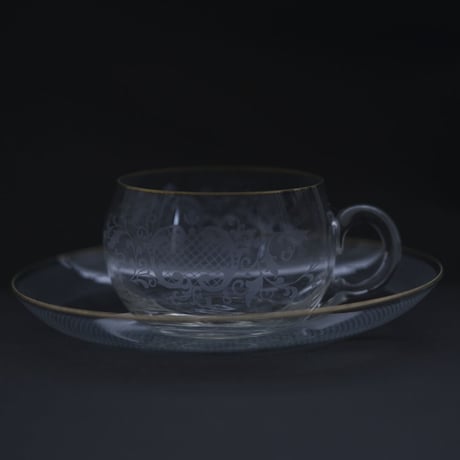 金縁の花柄ガラス　カップ&ソーサー