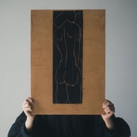 女性の後ろ姿の版画