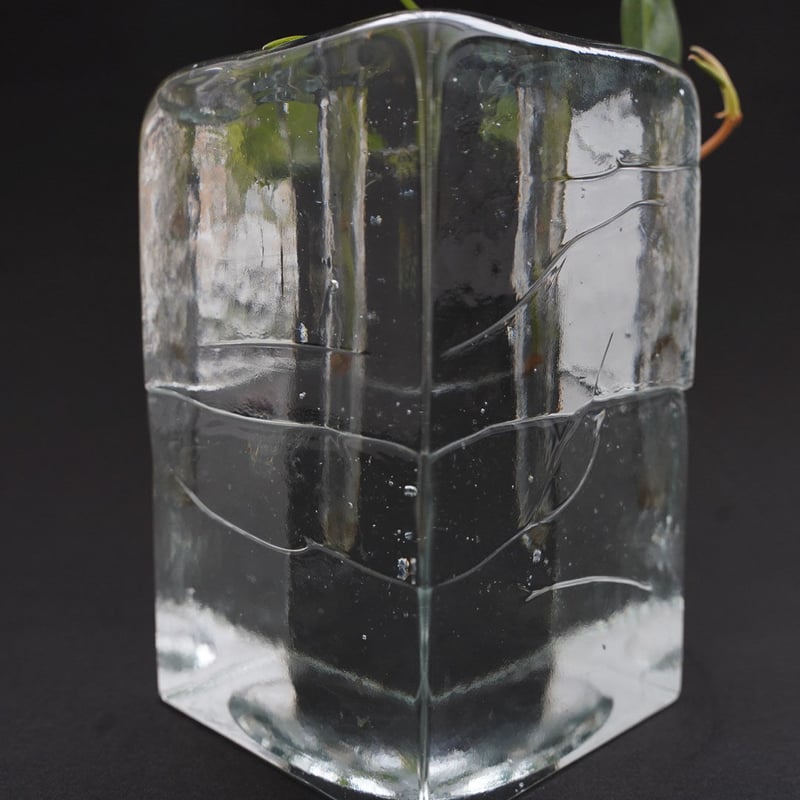 分厚い透明ガラスの一輪挿し | kiva（キバ）