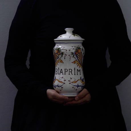 古い陶製の薬瓶