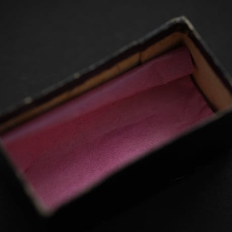 イギリスの黒い箱入り・顕微鏡