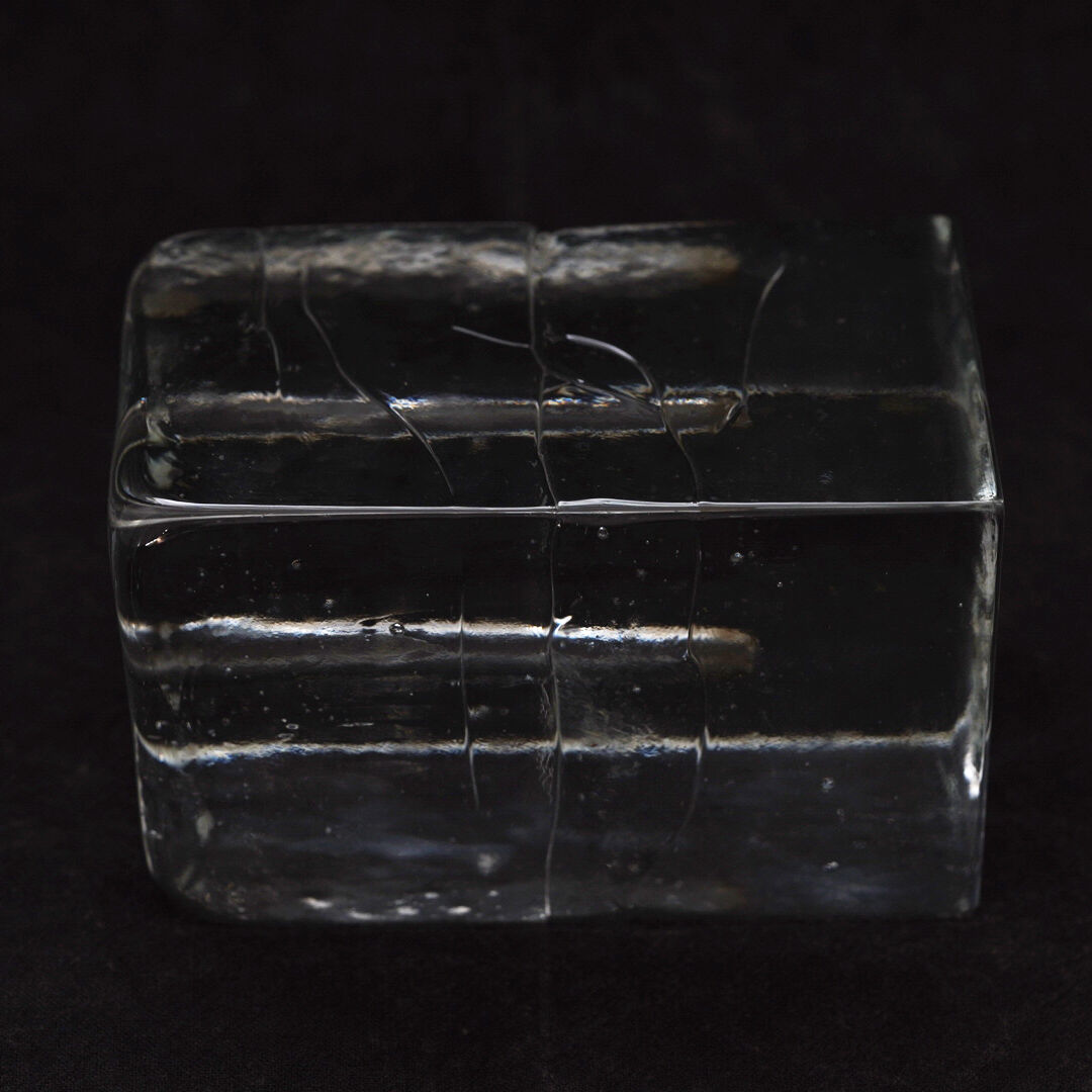 ウランガラス一輪挿し 分厚い透明ガラスの一輪挿し | kiva（キバ）