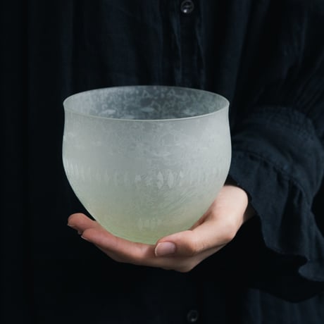 手に収まりのいい花器