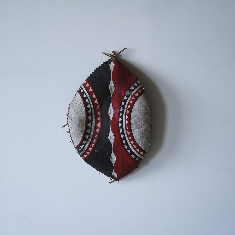 ケニア　マサイ族　手彫りの盾 ケニア マサイ族 手彫りの盾