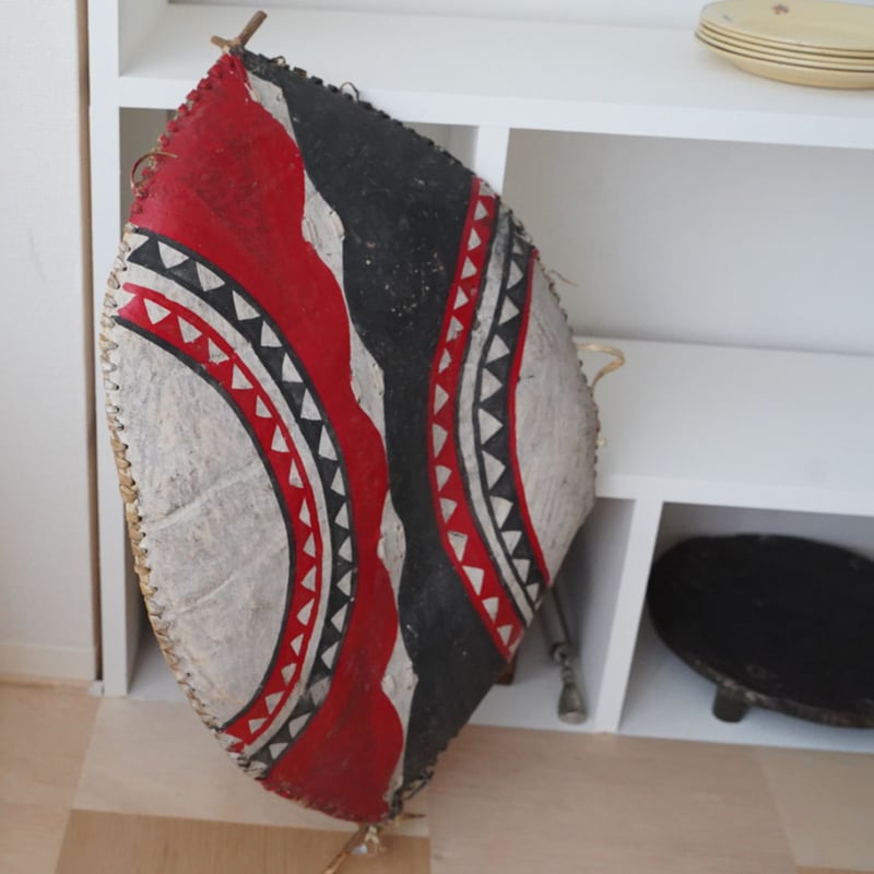 ケニア マサイ族 手彫りの盾