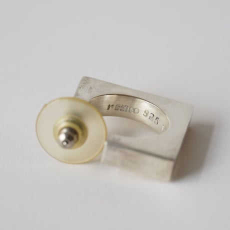 オランダ・大ぶりな四角いシルバーピアス