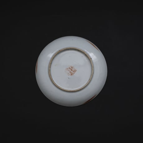 中国の清朝の時代の赤絵のお皿