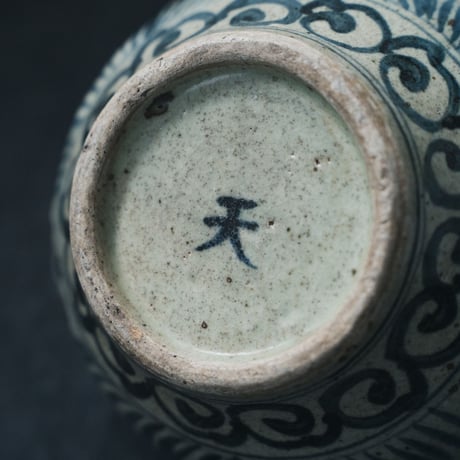 染付魚藻文の壺