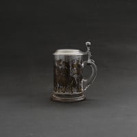 茶色の手書きのビアジョッキ