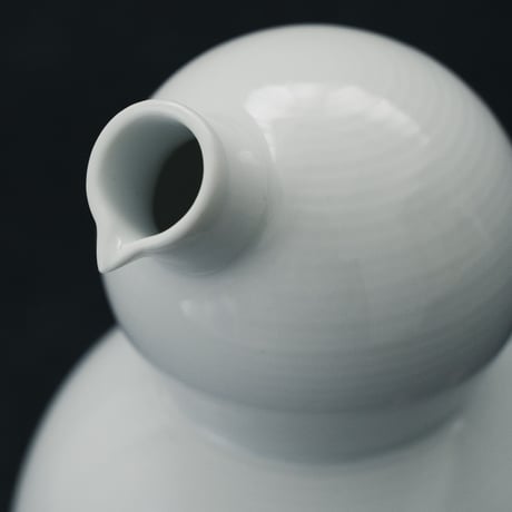 磁器の調味料入れ
