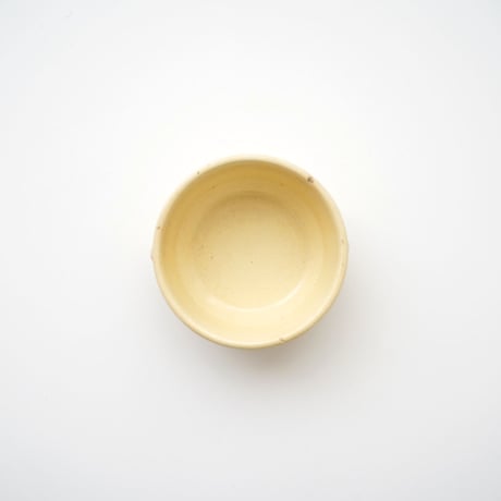 顔つきクリーム色の小鉢