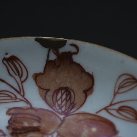 中国の清朝の時代の赤絵のお皿