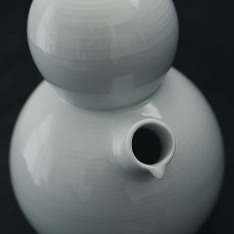 磁器の調味料入れ