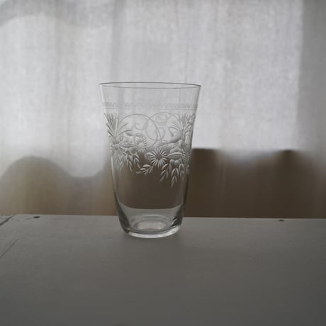手彫りエッチングの古いグラス