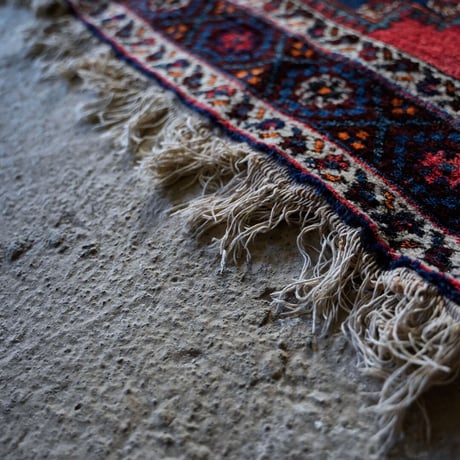 イランの古い手織りのカーペット