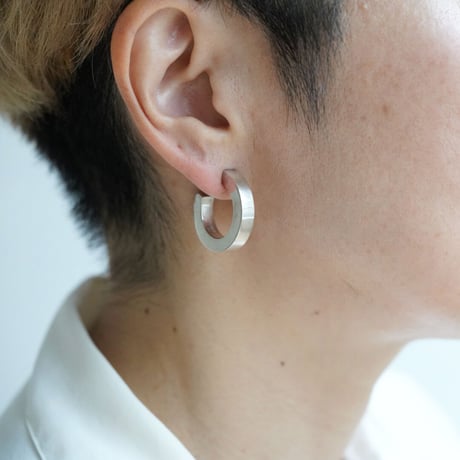 オランダ・大ぶりな丸いシルバーピアス