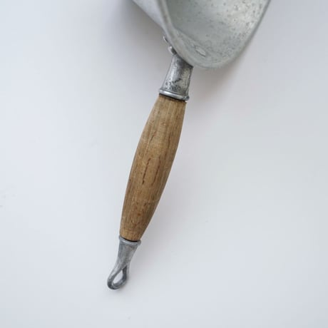 フランス・ビンテージ調理器具 / アルミの漉し器・木