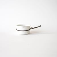 フランス・白磁の片手鍋 ①