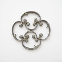 フランス・1900年代前半の錫でできた鍋敷