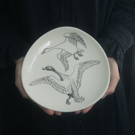 ノルウェーの鳥の絵がモダンな絵皿