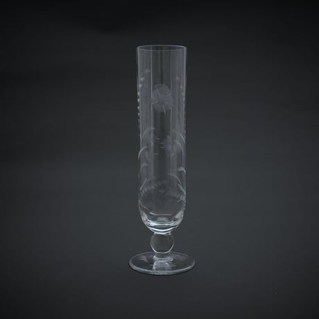 細長いガラスの花瓶