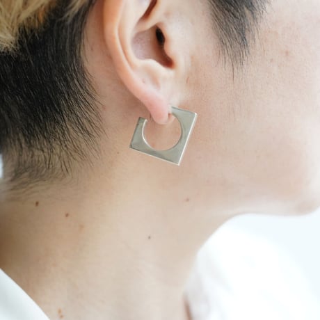 オランダ・大ぶりな四角いシルバーピアス