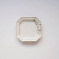 山本拓也 / 八角皿 S 白(マット)・金継ぎ