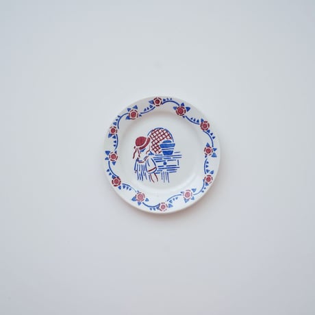 赤い帽子の女の子の小皿
