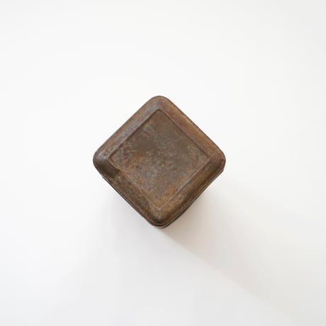 めっちゃ古いブリキの缶の箱