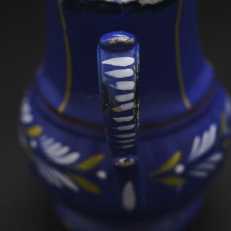 青いピッチャー