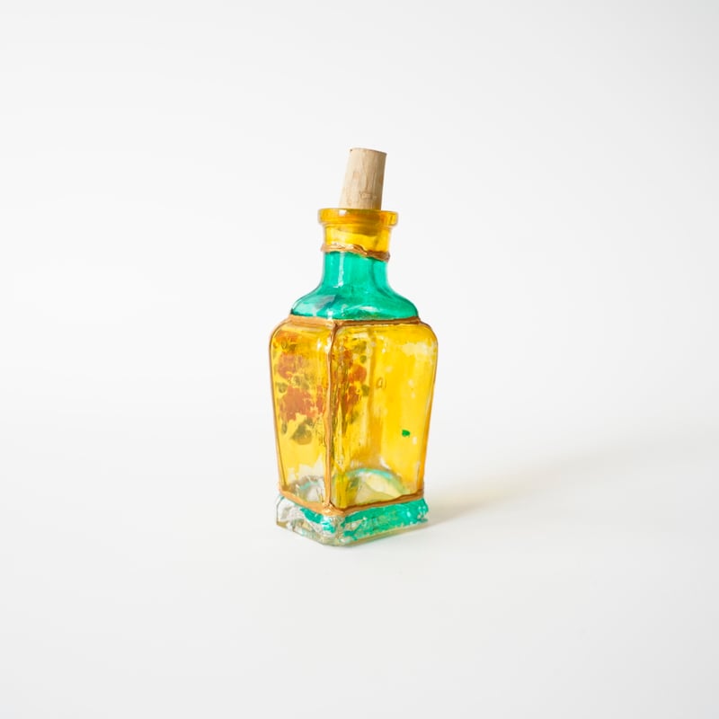 テンションな上がる黄色の香水瓶 | kiva（キバ）