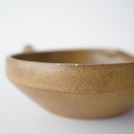 茶色のソースのお皿・白漆継ぎ