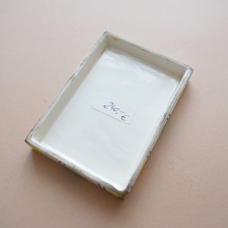 ドイツ / チェック柄の缶に見える陶器の箱・金継ぎ