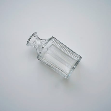 ドイツ・重厚感のあるクリスタルの瓶