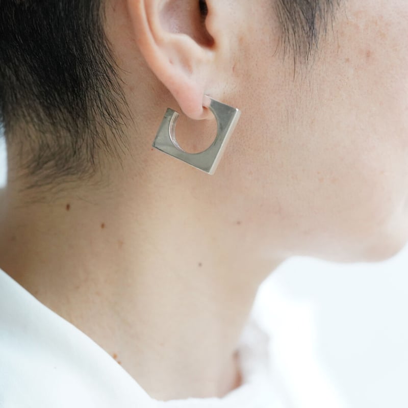 オランダ・大ぶりな四角いシルバーピアス | kiva(キバ) オランダ・大ぶりな四角いシルバーピアス | kiva(キバ)