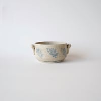 青いお花の絵がついたお鍋