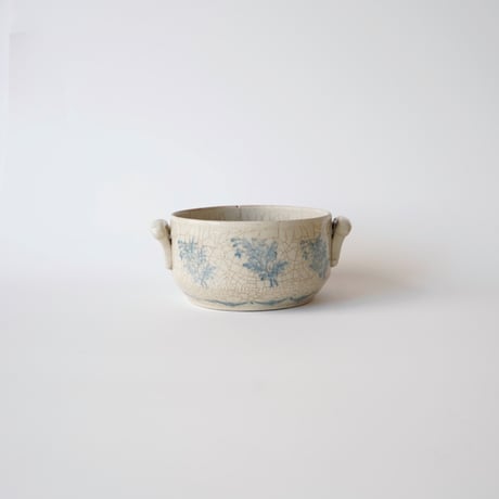 青いお花の絵がついたお鍋