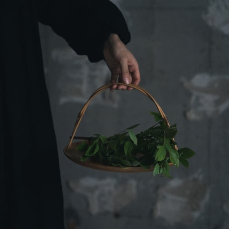 フィンランドの持ち手付きの飾り皿